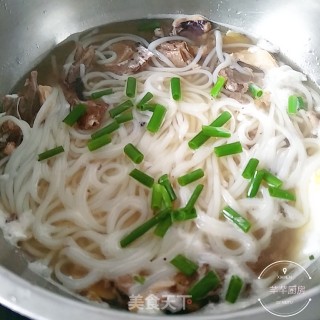 Boiled Rice Noodles with Duck Soup recipe