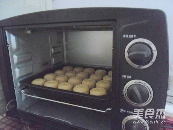 Pumpkin Paste Filling Mooncakes recipe