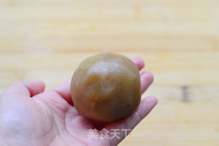 Private Recipes are Open-cantonese-style Lotus Paste Egg Yolk Mooncakes recipe