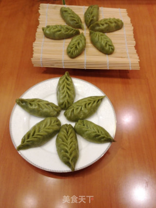 Steamed Dumplings with Red Bean Paste and Willow Leaves recipe