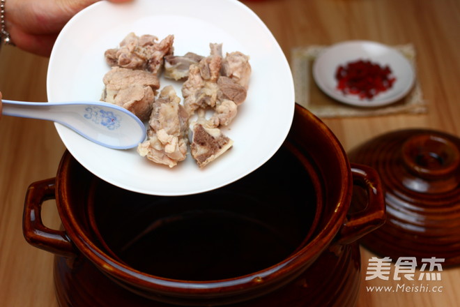 Guangdong Lao Huo Liang Soup-nan Bei Dried Apricot and Vegetable Soup to Benefit The Lung recipe