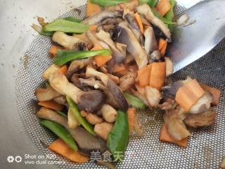 Stir-fried Pork with Fresh Mushrooms recipe