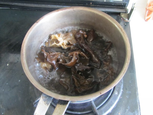 Black Fungus Mixed with Jellyfish recipe