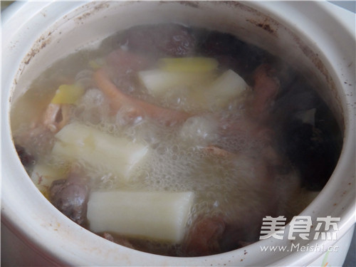 Sea Cucumber and Yam Chicken Soup recipe