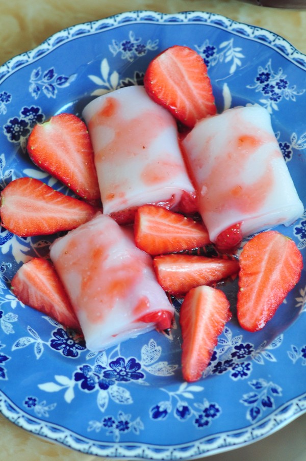 Strawberry Condensed Milk Rice Roll recipe