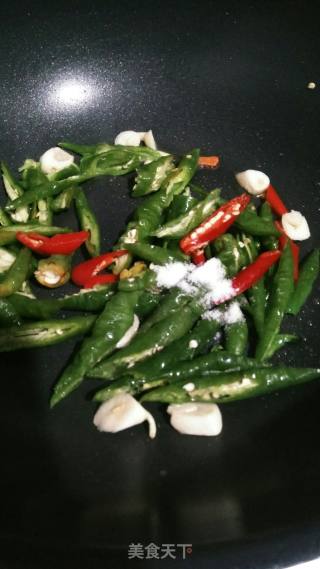 Double Pepper Stir-fried Wugang Braised Dry recipe