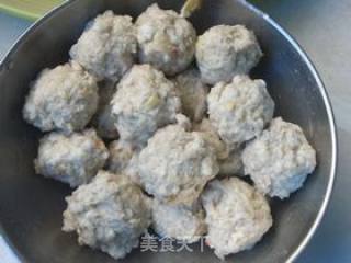 Fried Seafood Balls with Seaweed Flowers recipe