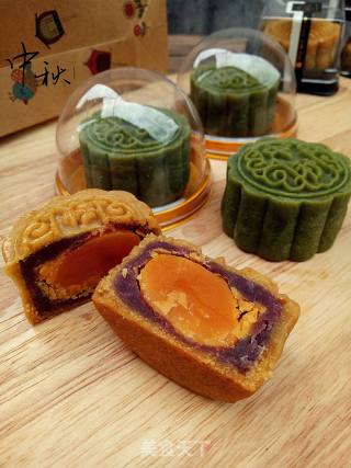 Cantonese Egg Yolk Mooncake recipe