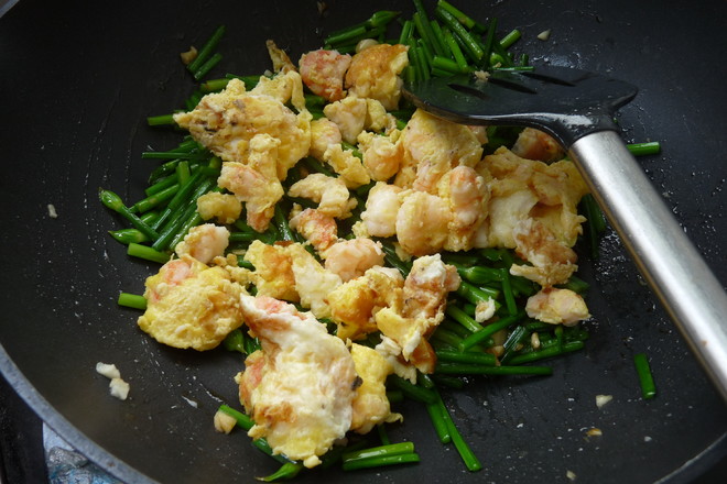 Hibiscus Shrimp and Chive Flower recipe