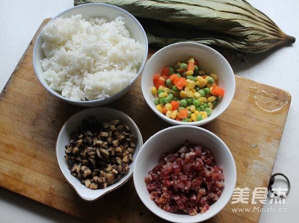 Steamed Rice with Lotus Leaf Seafood and Sausage recipe