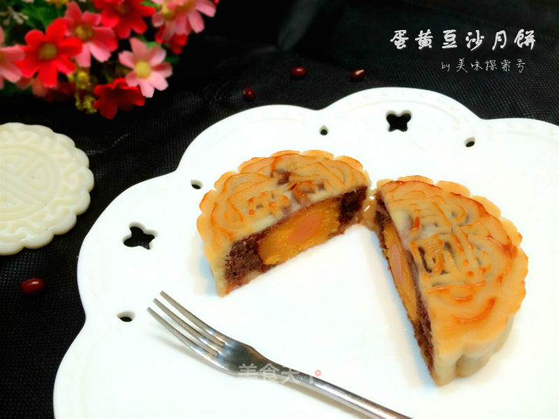 Egg Yolk Bean Paste Mooncakes recipe