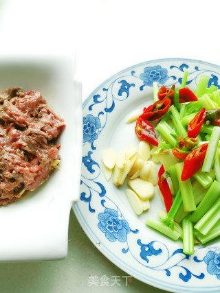 Stir-fried Beef with Celery recipe