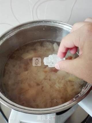 Peach Gum White Fungus and Sydney Soup recipe