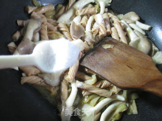 Stir-fried Bean Tendon with Shredded Mustard and Mushroom recipe