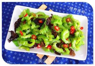 Fungus Mixed with Bitter Gourd recipe