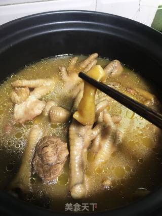 Beauty Soup (chicken Feet in Pot with Flower Maw) recipe