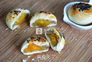 Lotus Paste and Egg Yolk Crisp recipe