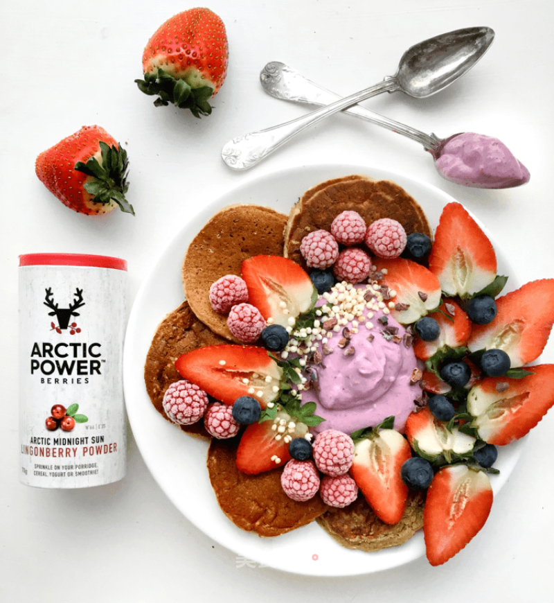Gluten-free Pancakes with Berry Mousse recipe