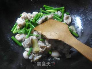 Stir-fried Bullfrog with Garlic Stalks recipe