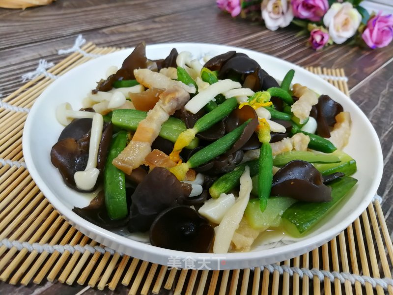 Grilled Cucumber Flower with Seafood, Black Fungus and Mushroom recipe