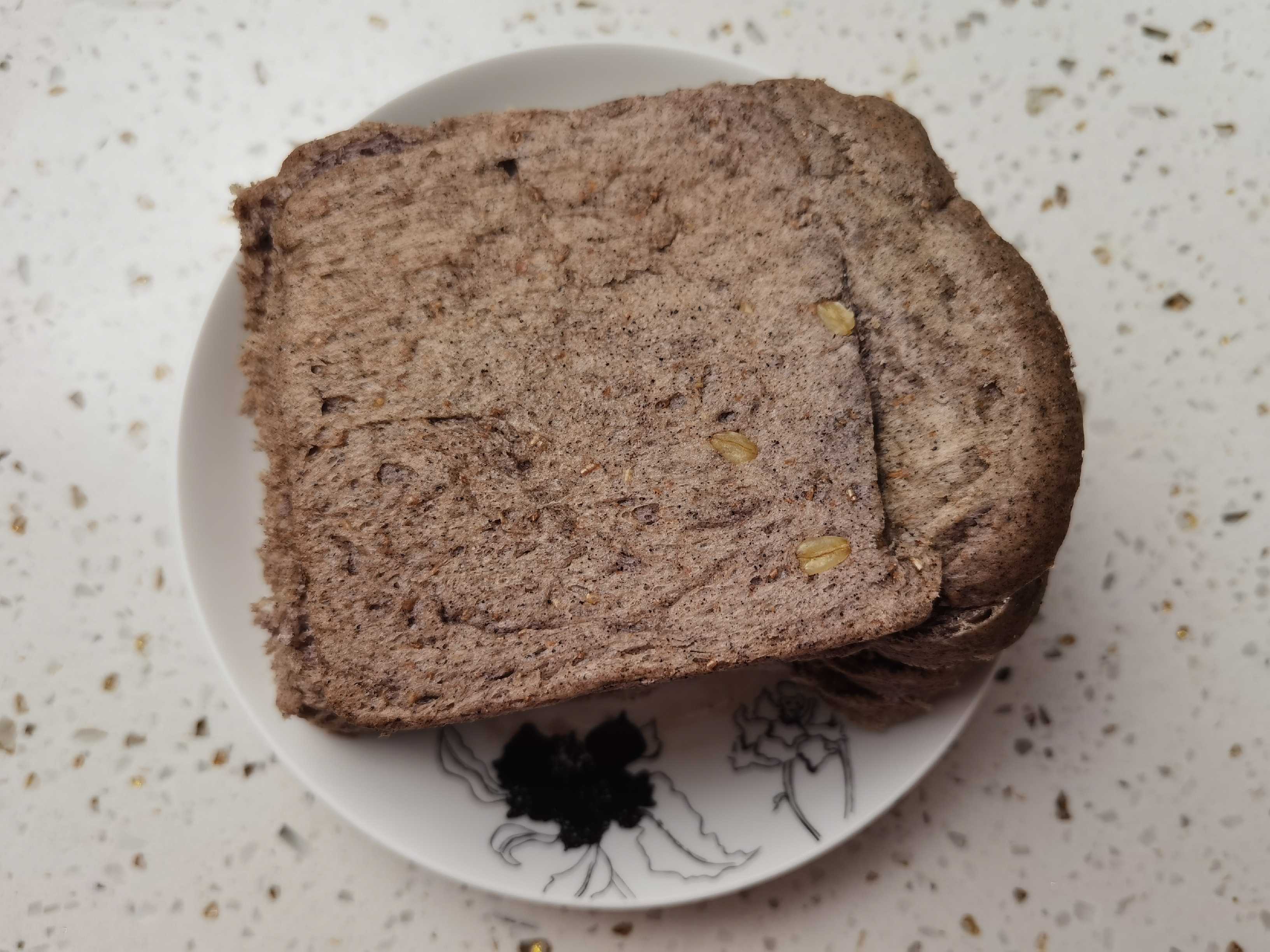 Leftover Bread Toast is Made into A Popular Dessert-crispy Honey Noodles recipe