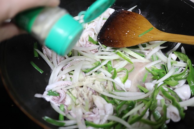 Fried Sea Hare with Onion and Pepper recipe