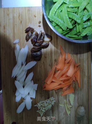 Stir-fried Chinese Yam with Sausage and Snow Pea recipe