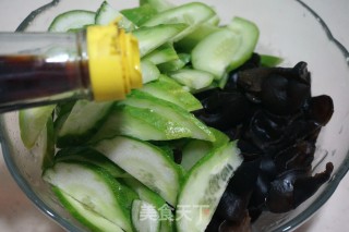 【beijing】chilled Fungus and Cucumber Slices recipe