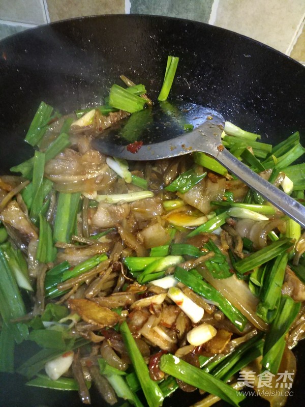 Homemade Dried Cowpea and Garlic Sprouts Twice-cooked Pork recipe