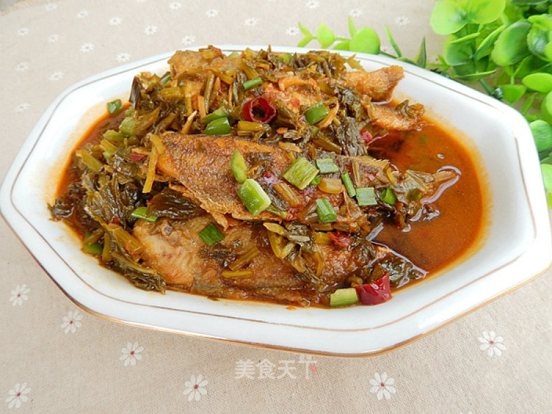 Braised Yellow Croaker with Pickled Vegetables recipe