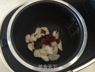 Sea Cucumber and Yam Wolfberry Soup recipe