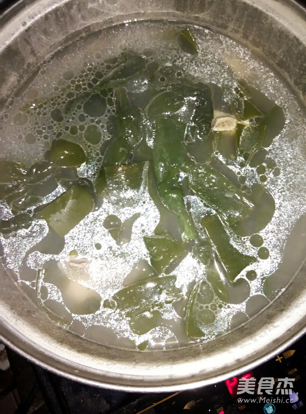 Dragon Spine Seaweed Soup recipe