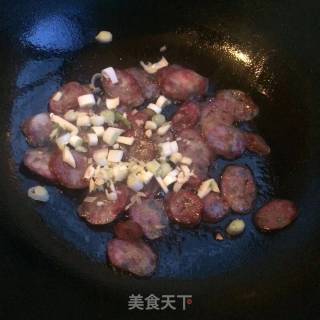 Stir-fried Sausage with Green Peppers recipe