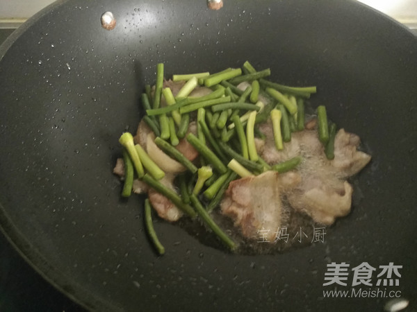 Twice-cooked Pork with Garlic Moss recipe