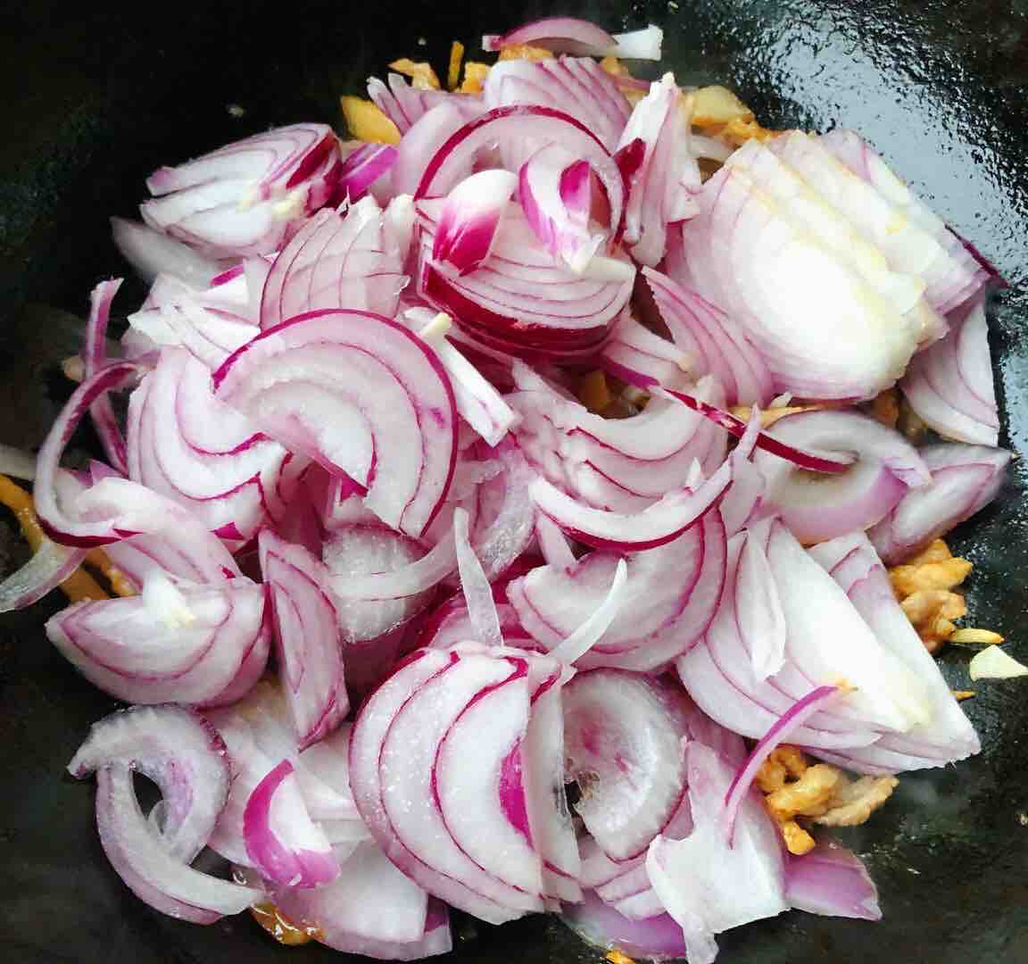 Stir-fried Shredded Pork with Onion recipe