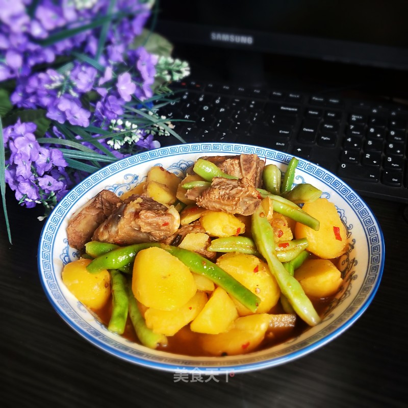 Sichuan Style Potato and Kidney Bean Braised Pork Rib
