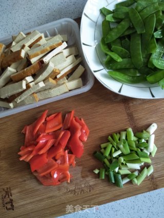 Fried Chicken with Tofu and Snow Peas recipe