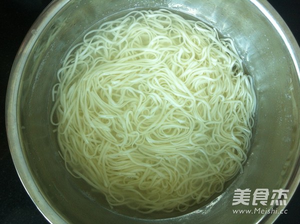 Cold Noodles with Egg Sauce Over Water recipe