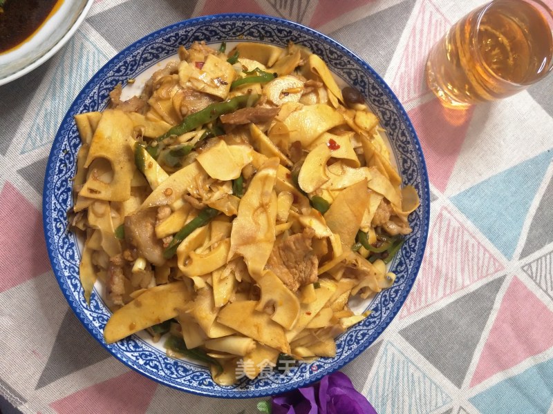 Stir-fried Pork with Summer Bamboo Shoots recipe