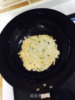 Leftover Noodles Scallion Egg Pancake recipe