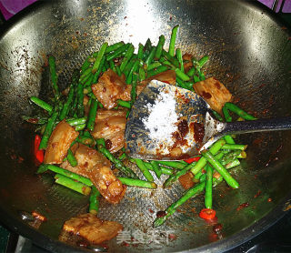 Stir-fried Bacon with Asparagus in Bean Sauce recipe