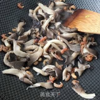 Stir-fried Sea Rice with Leek and Oyster Mushroom recipe