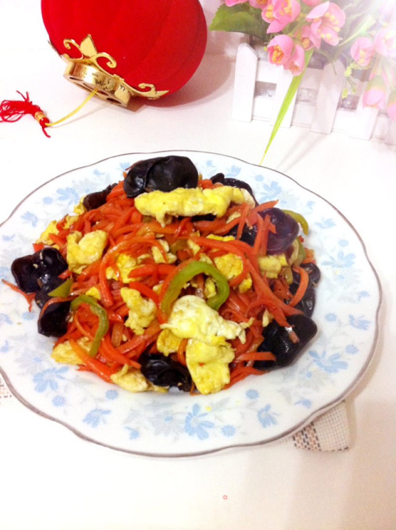 Scrambled Eggs with Carrots and Fungus recipe