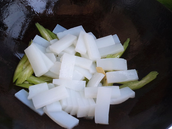 Celery Stir-fried Stew recipe