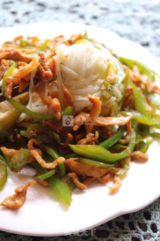 Green Pepper Shredded Pork Topped Noodles recipe
