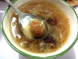 Tremella, Red Dates and Longan Soup recipe