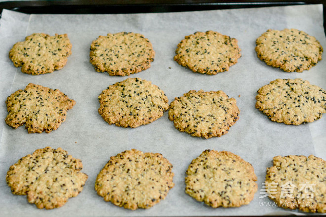 Oatmeal Black Sesame High-fiber Biscuits recipe