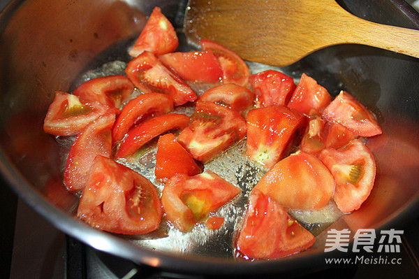 Tomato Frozen Tofu and Bamboo Shell Fish Soup recipe