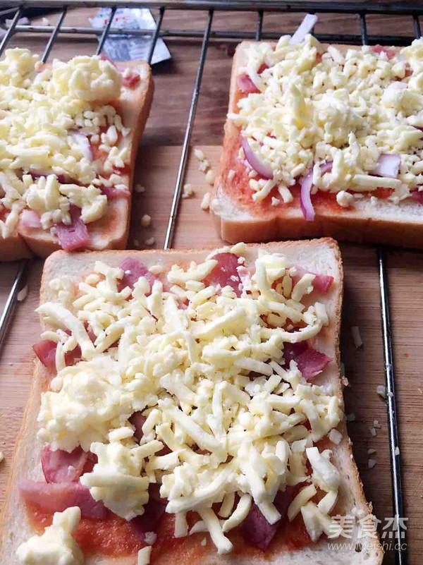 Quick Breakfast-toast Pizza recipe