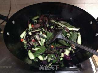 No Spicy But Not Happy-----------hunan Xun Sausage Stir-fried Beetroot recipe